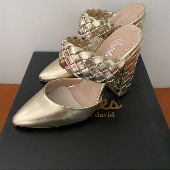 Charles by Charles David Micky Lt Gold Metallic Smooth Woven Block Heel Size 5.5 - Picture 6 of 7